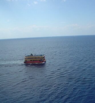 Pirate ship sailing the sea